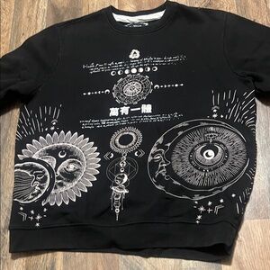 Stylish Black Graphic Crewneck Sweater